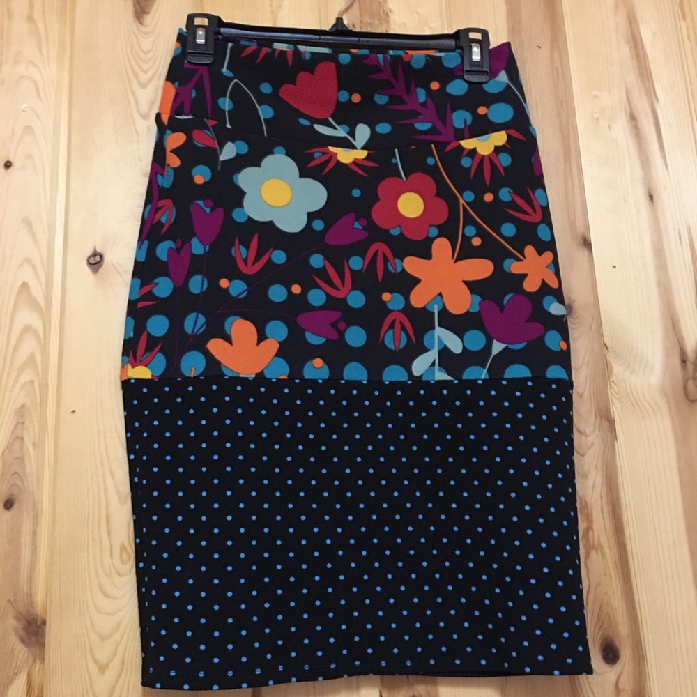 LuLaRoe Size Small Cassie pencil skirt EUC